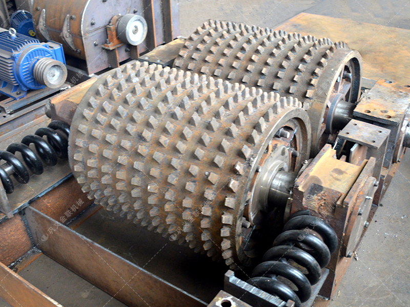 寻找一款省心、高能效的废渣处理方案？双齿辊破碎机能否满足期待？