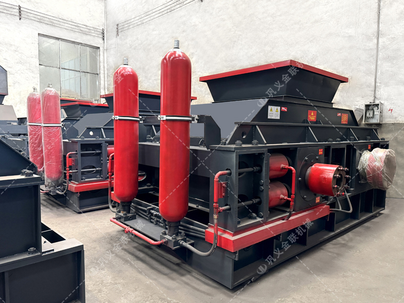 破解高硬度物料制砂瓶颈,液压对辊破碎机助企业“少花钱、多出砂” 破解高硬度物料制砂瓶颈,液压对辊破碎机助企业“少花钱、多出砂”